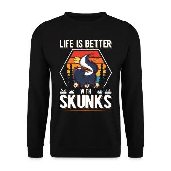 Life is better with Skunks Stinktier - Unisex Pullover - Schwarz - Vorne - Alina (178cm) & Michal (187cm)