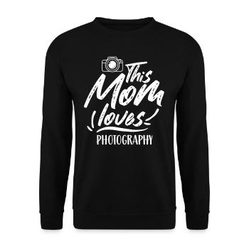 Diese Mutter Liebt Die Fotografie Mama Fotografin - Unisex Pullover - Schwarz - Vorne - Alina (178cm) & Michal (187cm)