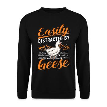 Easily distracted by Geese Gänsezüchter Gänse - Unisex Pullover - Schwarz - Vorne - Alina (178cm) & Michal (187cm)