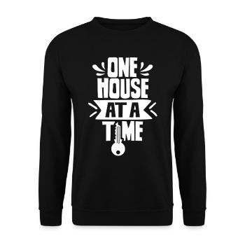 One house at a time Real estate agent houses - Unisex Sweatshirt - black - Front - Alina (178cm) & Michal (187cm)