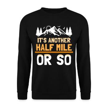 Es Ist Noch Eine Halbe Meile Oder So Wanderung - Unisex Pullover - Schwarz - Vorne - Alina (178cm) & Michal (187cm)