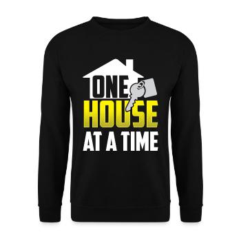 One house at a time Real estate agent houses - Unisex Sweatshirt - black - Front - Alina (178cm) & Michal (187cm)