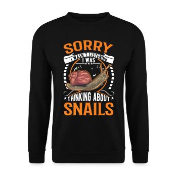 Schnecke Geschenk Weinbergschnecke - Unisex Pullover - Schwarz - Vorne - Alina (178cm) & Michal (187cm)