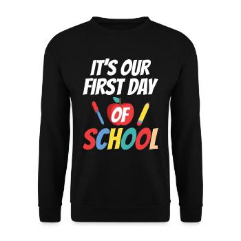 Es Ist Unser Erster Schultag Schule Schulstart - Unisex Pullover - Schwarz - Vorne - Alina (178cm) & Michal (187cm)