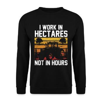 Ich Arbeite In Hektar Nicht In Stunden Bauer - Unisex Pullover - Schwarz - Vorne - Alina (178cm) & Michal (187cm)