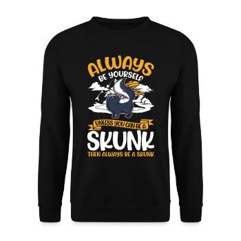 Always be yourself Skunk Stinkntier - Unisex Pullover - Schwarz - Vorne - Alina (178cm) & Michal (187cm)