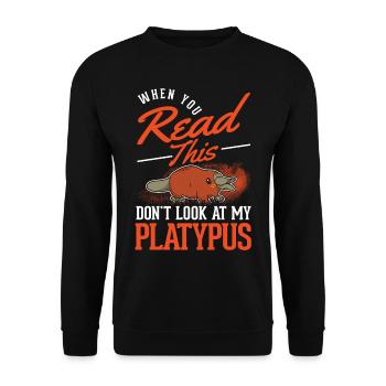 Schnabeltier Platypus - Unisex Pullover - Schwarz - Vorne - Alina (178cm) & Michal (187cm)