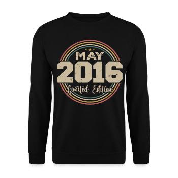 Mai 2016 Vintage Nées En Mai 2016 Anniversaire - Sweat-shirt Unisexe - noir - Devant - Alina (178cm) & Michal (187cm)