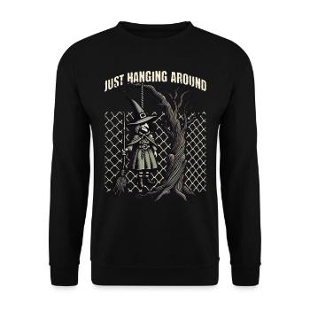 Just Hanging Around Halloween Hexen Spruch - Unisex Pullover - Schwarz - Vorne - Alina (178cm) & Michal (187cm)