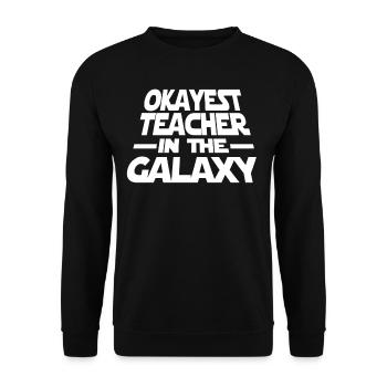 Okayest Teacher The Galaxy - Unisex Pullover - Schwarz - Vorne - Alina (178cm) & Michal (187cm)