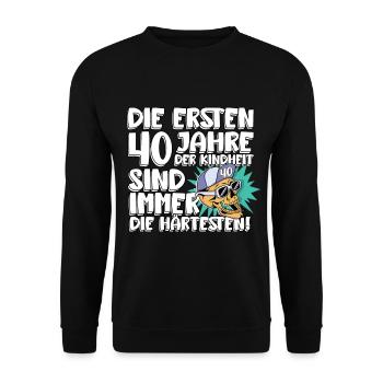 Die Ersten 40 Jahre Der Kindheit Sind Immer Die - Unisex Pullover - Schwarz - Vorne - Alina (178cm) & Michal (187cm)