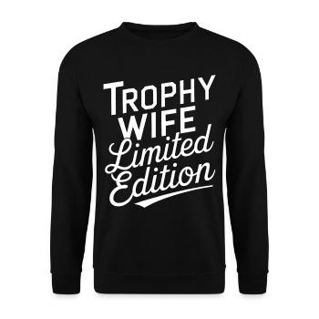 Ehefrau - Unisex Pullover - Schwarz - Vorne - Alina (178cm) & Michal (187cm)