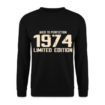 1974 Edition limitée 1974 Anniversaire 1974 Rétro - Sweat-shirt Unisexe - noir - Devant - Alina (178cm) & Michal (187cm)