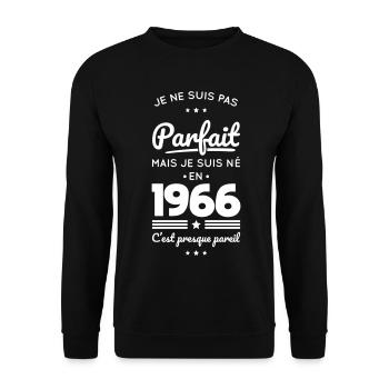 Né en 1966 – Pas parfait mais presque - Sweat-shirt Unisexe - noir - Devant - Alina (178cm) & Michal (187cm)