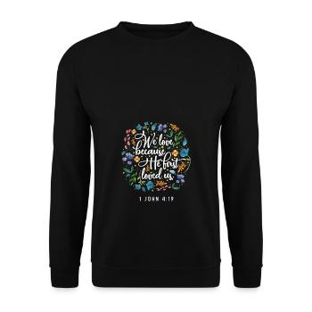 Wir lieben weil er uns zuerst geliebt hat - Unisex Pullover - Schwarz - Vorne - Alina (178cm) & Michal (187cm)