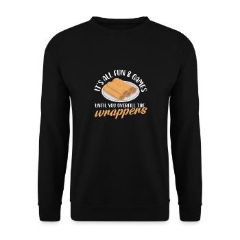 Ist all fun and games wrappers Design - Unisex Pullover - Schwarz - Vorne - Alina (178cm) & Michal (187cm)