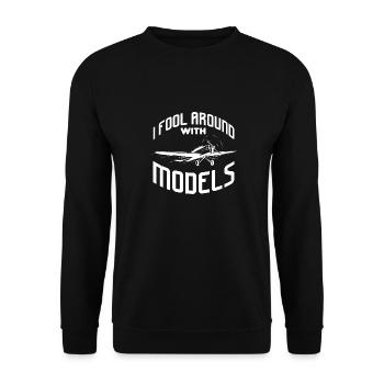 I fool around with models RC plane - Unisex Pullover - Schwarz - Vorne - Alina (178cm) & Michal (187cm)