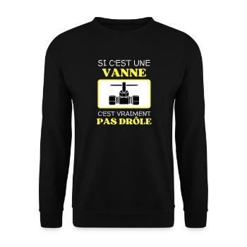 Ein Witz, der nicht lustig ist - Unisex Pullover - Schwarz - Vorne - Alina (178cm) & Michal (187cm)