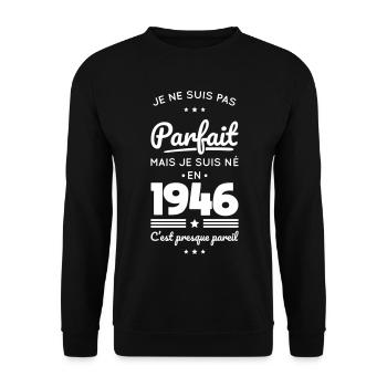 Né en 1946 – Pas parfait mais presque - Sweat-shirt Unisexe - noir - Devant - Alina (178cm) & Michal (187cm)