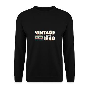 Jahrgang 1940 Retro Vintage Nostalgischer Geburtstag - Unisex Pullover - Schwarz - Vorne - Alina (178cm) & Michal (187cm)