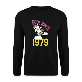 Cool seit 1979 Dabbing Katze 43. Geburtstag - Unisex Pullover - Schwarz - Vorne - Alina (178cm) & Michal (187cm)