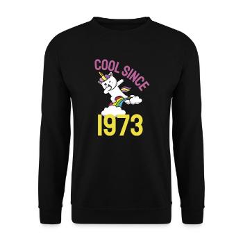 Cool seit 1973 Dabbing Katze 49. Geburtstag - Unisex Pullover - Schwarz - Vorne - Alina (178cm) & Michal (187cm)
