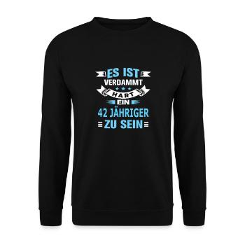 42 JÄHRIGER - Unisex Pullover - Schwarz - Vorne - Alina (178cm) & Michal (187cm)