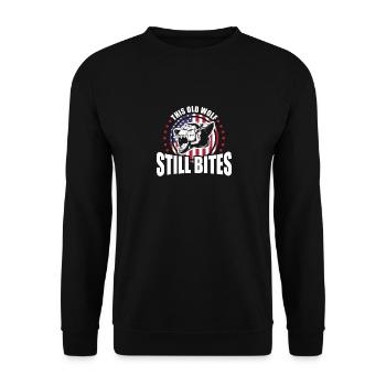 This Old Wolf Still Bites Patriotic Veteran - Unisex Sweatshirt - black - Front - Alina (178cm) & Michal (187cm)