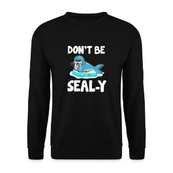 Seien Sie nicht alberne lustige Robben-Tier-Wortspiel - Unisex Pullover - Schwarz - Vorne - Alina (178cm) & Michal (187cm)