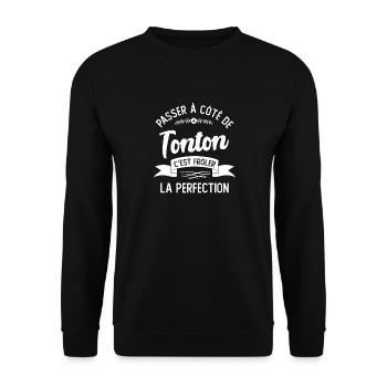 Passer À Côté De Tonton C est Frôler La Perfection - Sweat-shirt Unisexe - noir - Devant - Alina (178cm) & Michal (187cm)