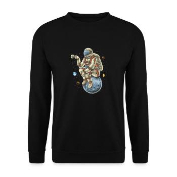 Bitcoin moon astronaut chilling cup coffee BTC ETH - Unisex Sweatshirt - black - Front - Alina (178cm) & Michal (187cm)