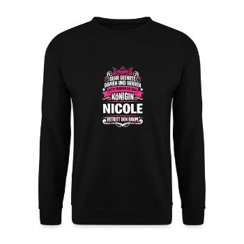Nicole Namensshirt mit lustigem Königin Spruch - Unisex Pullover - Schwarz - Vorne - Alina (178cm) & Michal (187cm)