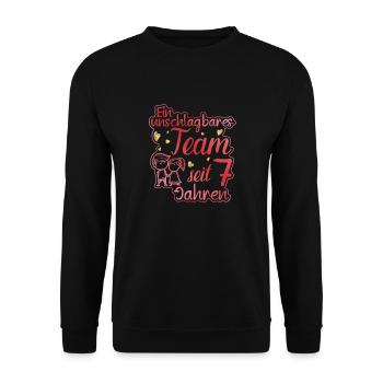 Ein perfektes Team seit 7 Jahren Hochzeitstag - Unisex Pullover - Schwarz - Vorne - Alina (178cm) & Michal (187cm)
