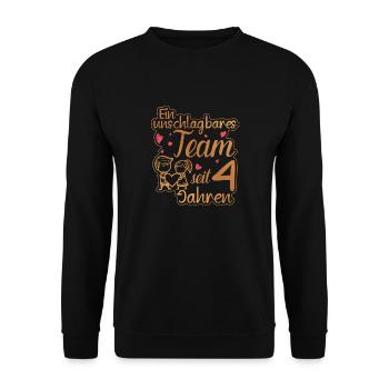 Ein perfektes Team seit 4 Jahren Hochzeitstag - Unisex Pullover - Schwarz - Vorne - Alina (178cm) & Michal (187cm)