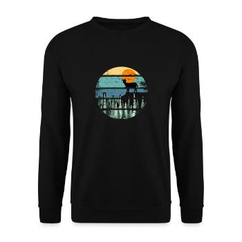 Retro Howling Wolf Wild - Unisex Pullover - Schwarz - Vorne - Alina (178cm) & Michal (187cm)