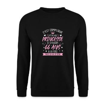 Une princesse et d'avoir 66 ans, Cadeau 66 ans - Sweat-shirt Unisexe - noir - Devant - Alina (178cm) & Michal (187cm)