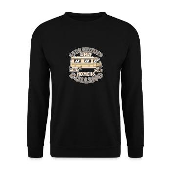 Das Leben fängt er an wenn dein Zuhause Rollt - Unisex Pullover - Schwarz - Vorne - Alina (178cm) & Michal (187cm)