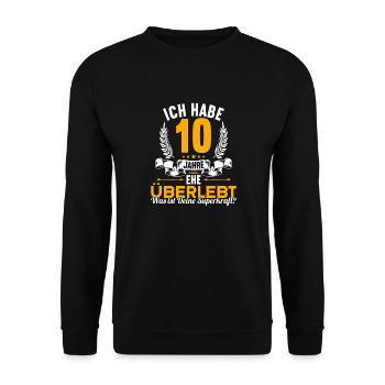 Ich habe 10 Jahre Ehe überlebt 10.Hochzeitstag - Unisex Pullover - Schwarz - Vorne - Alina (178cm) & Michal (187cm)