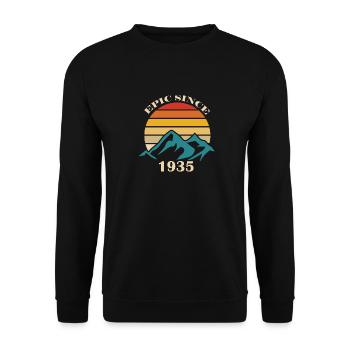 epic since 1935 number 1935 - Unisex Pullover - Schwarz - Vorne - Alina (178cm) & Michal (187cm)
