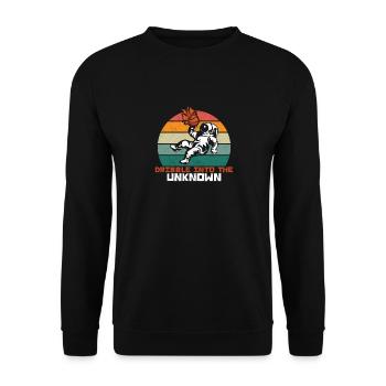 Astronaut and basketball - Unisex Sweatshirt - black - Front - Alina (178cm) & Michal (187cm)