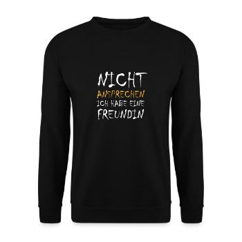 Nicht ansprechen ich habe eine Freundin LGBTQ Paar - Unisex Pullover - Schwarz - Vorne - Alina (178cm) & Michal (187cm)