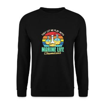 They Let Me Play With Marine Life Chemicals - Unisex Pullover - Schwarz - Vorne - Alina (178cm) & Michal (187cm)