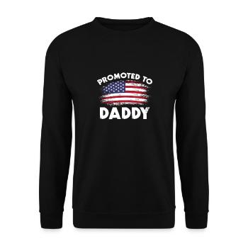 Zum Papa Befördert, Um 2022 Zum Ersten Mal Vater - Unisex Pullover - Schwarz - Vorne - Alina (178cm) & Michal (187cm)