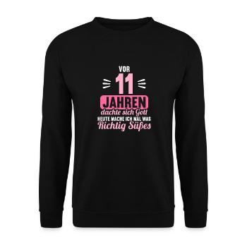 Vor 11 Jahren dachte Gott mach Gutes 11 Geburtstag - Unisex Pullover - Schwarz - Vorne - Alina (178cm) & Michal (187cm)