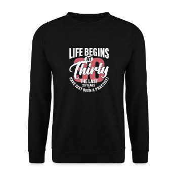 Das Leben beginnt dreißig - Unisex Pullover - Schwarz - Vorne - Alina (178cm) & Michal (187cm)