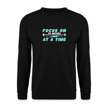 Concentrez-vous sur 50 mètres à la fois - Sweat-shirt Unisexe - noir - Devant - Alina (178cm) & Michal (187cm)
