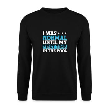 Schimmer Schwimmen I Was Normal Until My First - Unisex Pullover - Schwarz - Vorne - Alina (178cm) & Michal (187cm)