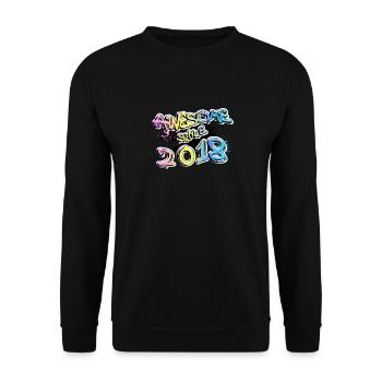 Awesome since 2018 Graffiti Motiv - Unisex Pullover - Schwarz - Vorne - Alina (178cm) & Michal (187cm)