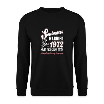 Soulmates Married Since 1972 Countless Memories - Unisex Pullover - Schwarz - Vorne - Alina (178cm) & Michal (187cm)