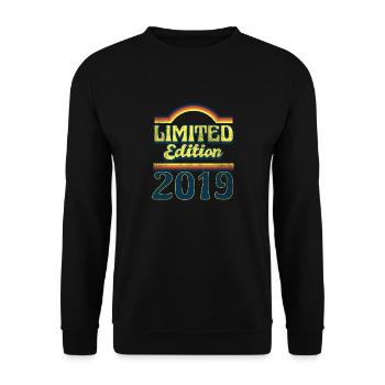 Limited Edition 2019 Vintage - Unisex Sweatshirt - black - Front - Alina (178cm) & Michal (187cm)